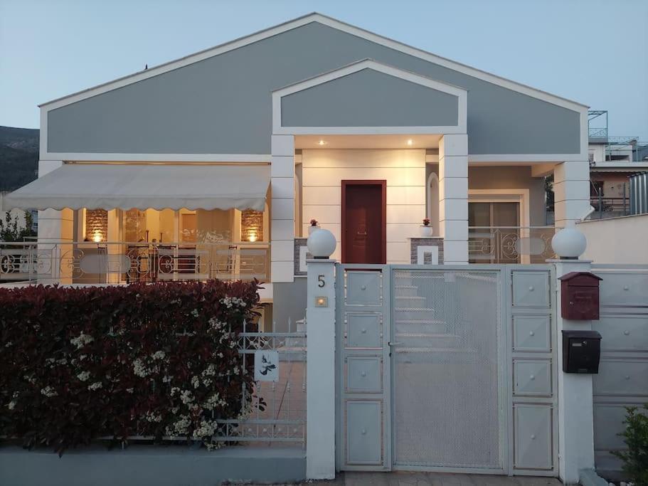La Maison De Catherine Volos Exterior foto